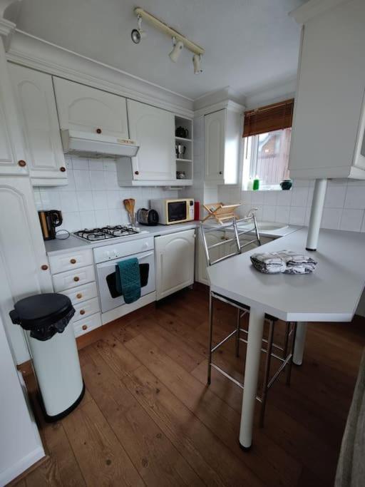 Stunning 1 Bedroom Apartment Over Looking River Rye Extérieur photo